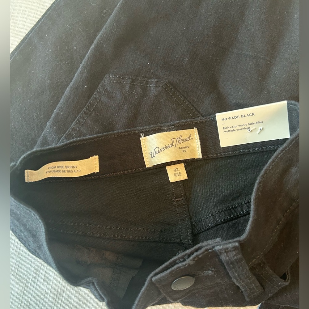 Universal Thread Black High-Rise Skinny Jeans - Slim Fit - Picture 7 of 8